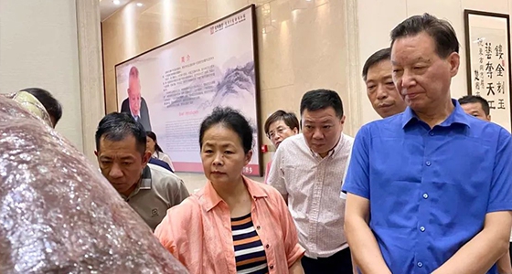 石语千秋松，，，，广迎八方客——918博天堂·倪东方艺术博物馆